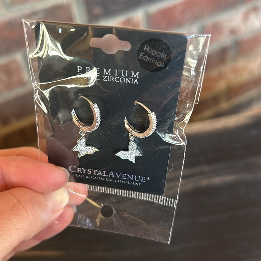 Butterfly hoop earrings - Picture 2 of 3